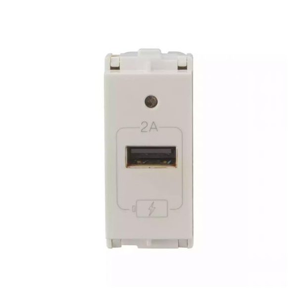 enGem USB Charger 2A 1 Module White L T CB93101AW02 engemusbcharger2a1module cb93101aw02 front