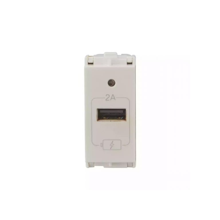 enGem USB Charger 2A 1 Module White L T CB93101AW02 engemusbcharger2a1module cb93101aw02 front