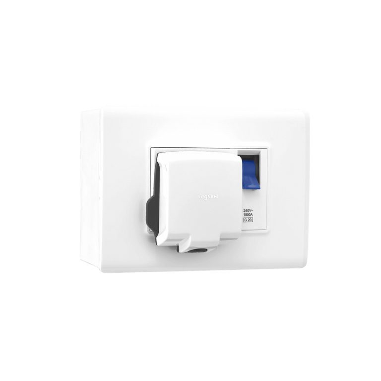 Allzy Power Unit with 20A SP MCB 16A Plug-3 Module-White Legrand 681127 lg 681127 web r nxyo9ueavfiobvw9
