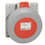 Panel mounting socket P17 IP66 67 380 415 V 32 A 3P E , 555488 Legrand lg 555488 web r