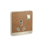 E8315_16_WD | Avataron-6/16A Switched Socket, Wd - Schneider Electric