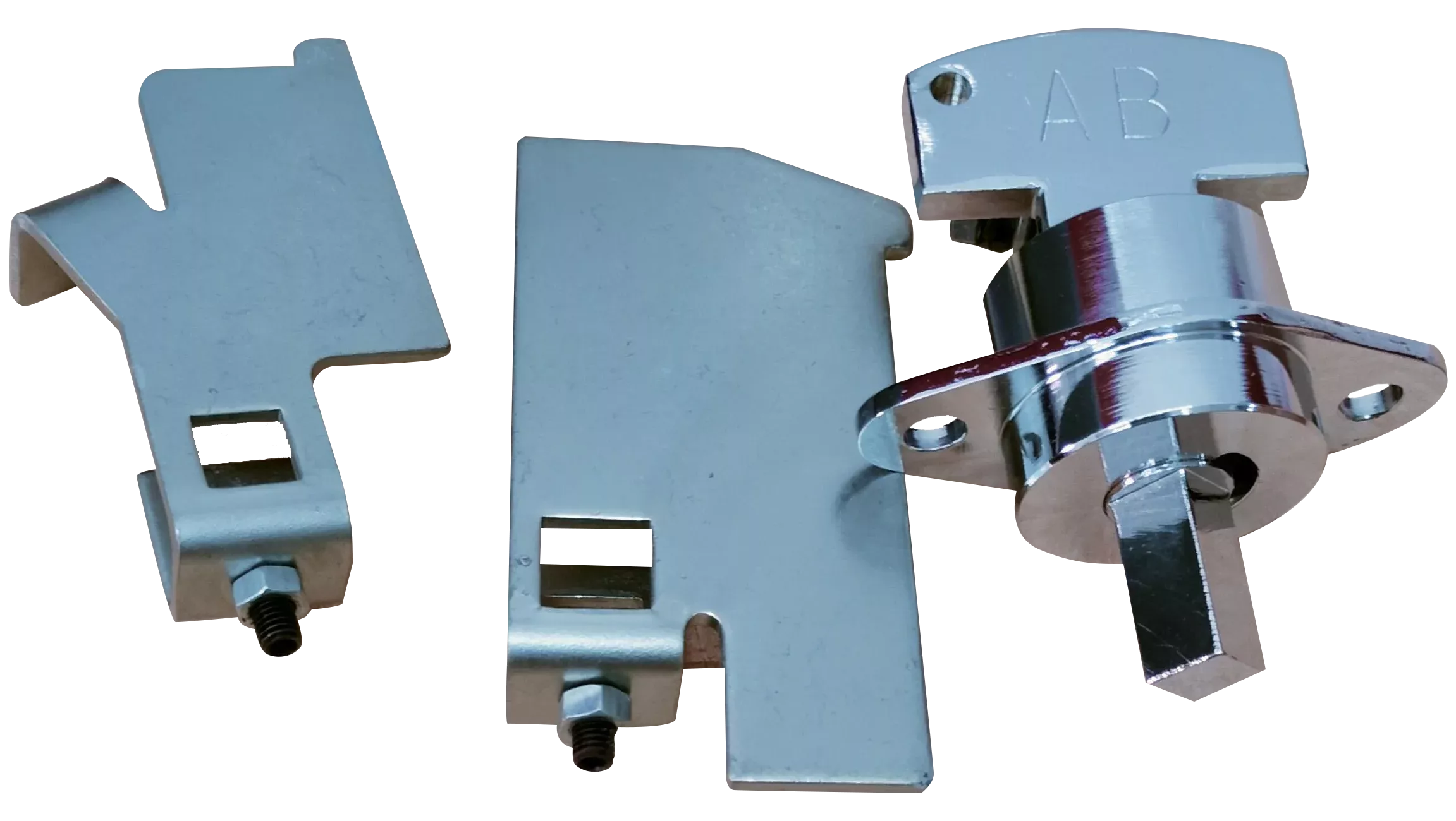 10_1.webp 8UC6070-2YQAB | Siemens Castell Interlock Kit Type AB (1 Set = 1 Lock + 1 Key) Suitable For 400 to 630A, 3VT4/5, 3VA23/24, VL400/VL630/VL800 MCCB, 3KT831-34/41-43, 3KL831-34/41-43, 3KA831-34/35,43-46 Switch - Siemens - Image 1